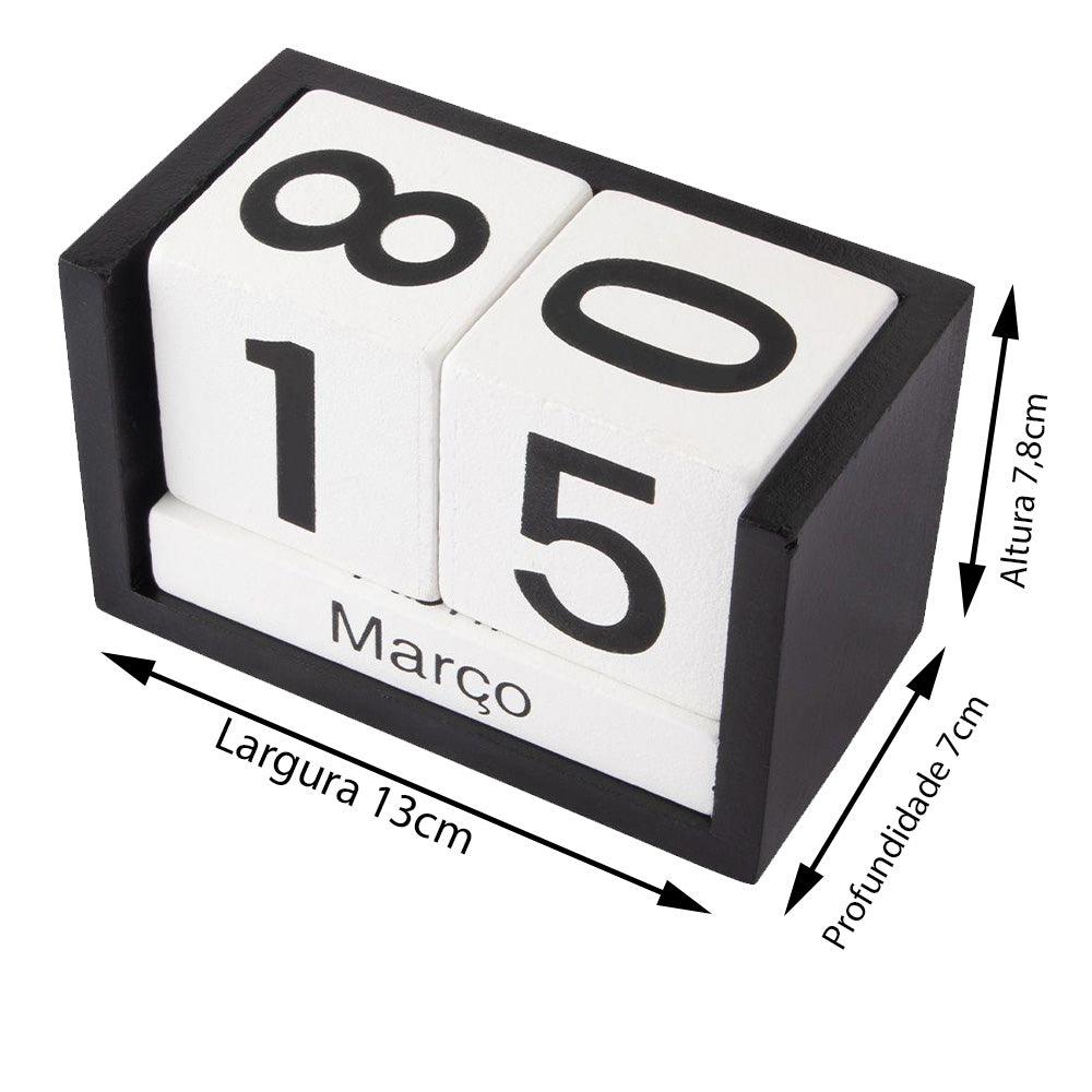 Imagem mostrando as medidas do Calendário Decorativo de Mesa: 7 centímetros de profundidade; 13 centímetros de largura; 7,8 centímetros de altura.