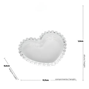 Imagem mostrando as medidas do Conjunto 4 Pratos Cristal Coração Pérola: 1,2 centímetros de altura; 11,7 centímetros de comprimento; 9,5 centímetros ded largura.