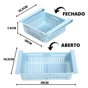 Imagem mostrando o Kit Cesto Organizador de Geladeira Retrátil aberto e fechado, junto com suas medidas. Fechado: 20 centímetros de largura; 16,5 centímetros de comprimento e 7,5 centímetros de altura. Aberto: 28 centímetros de largura; 16,5 centímetros de comprimento e 7,5 centímetros de altura