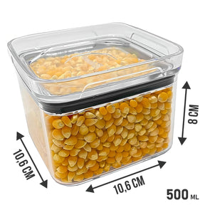Imagem detalhada do pote hermético com capacidade de 500 mililitros e suas dimensões: 8 centímetros de altura; 10,6 centímetros de comprimento; 10,6 centímetros de largura. 