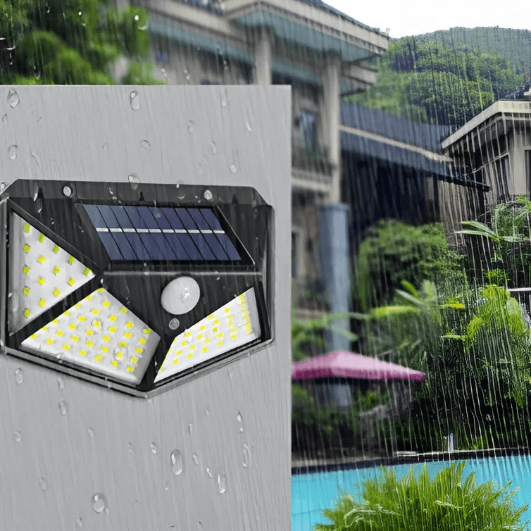 Lâmpada de LED com sensor e material à prova d'água funcionando perfeitamente mesmo debaixo de chuva