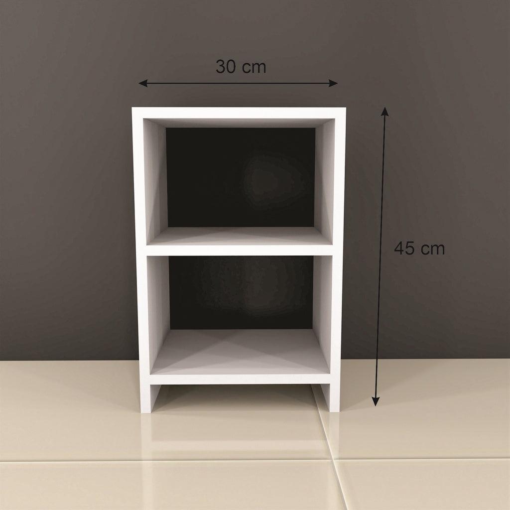 dimensões de um criado mudo de cor branco ao lado de uma cama box. Ele possui 45 centímetros de altura e 30 centímetros de largura