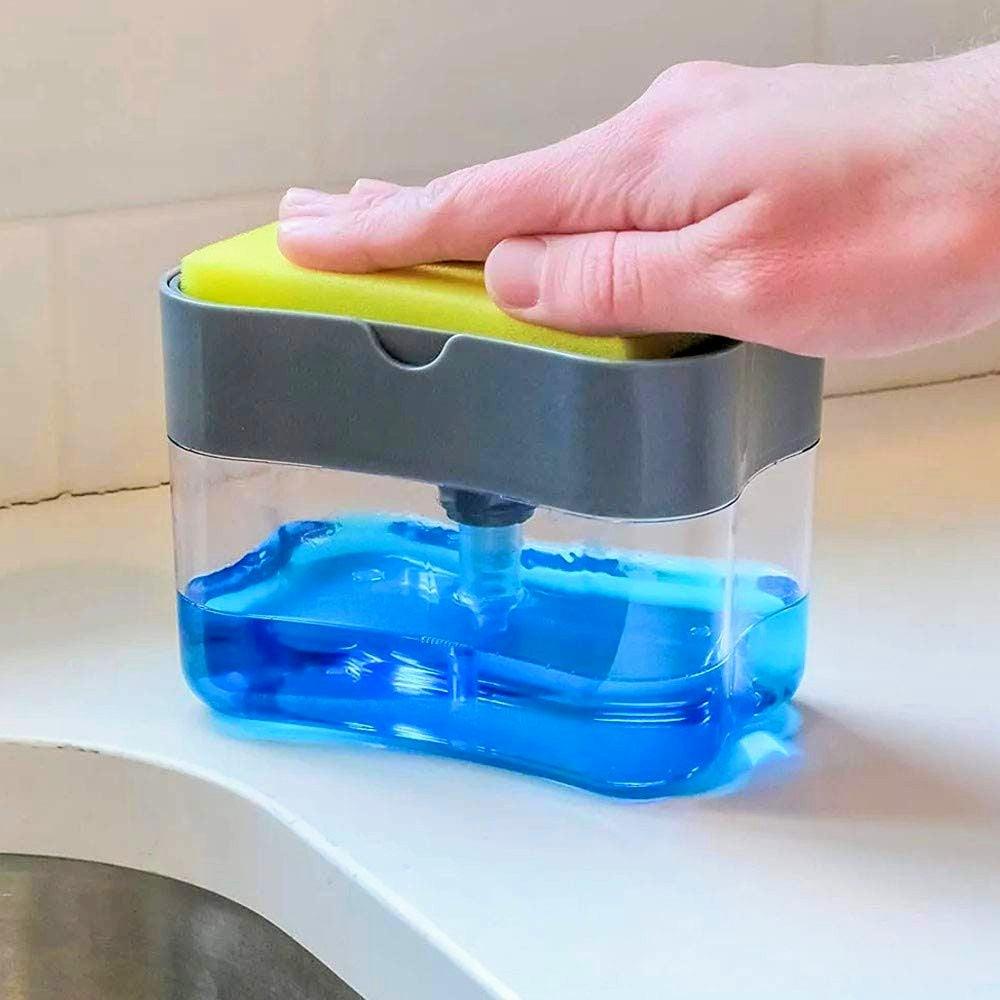 Porta detergente com suporte para esponja que ao pressionar para baixo o dispositivo libera a quantidade suficiente de detergente que precisa para limpar suas louças
